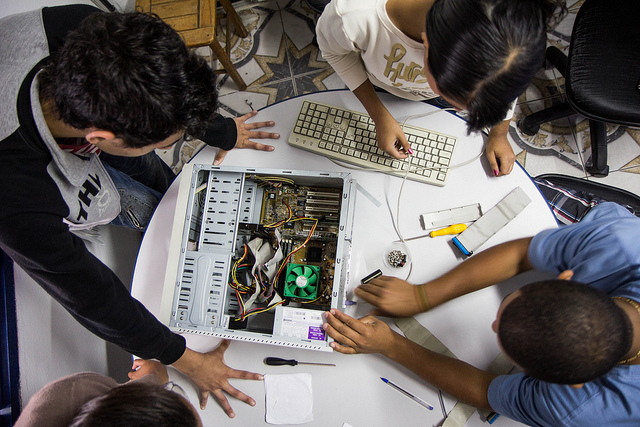 Cisco Networking Academy students in Brazil build IT skills and the foundation for a lifelong career. More than 900,000 students have taken Networking Academy courses in 33 Latin American countries since 1997.