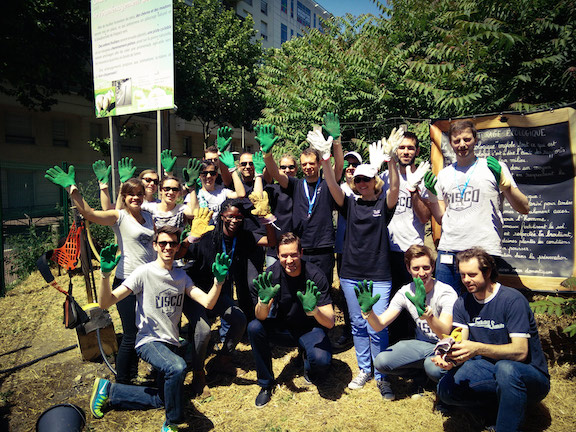 Cisco employees gardened and improved the living space of sheep, which graze along a hard-to-manage railroad embankment, promoting biodiversity and reducing the need for pesticides.