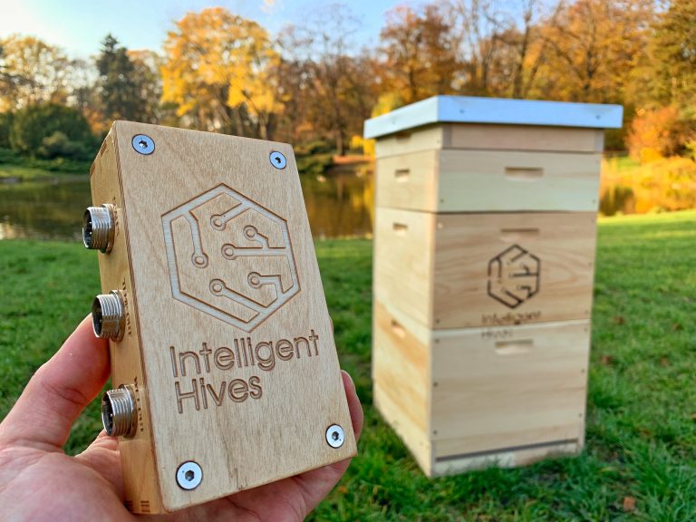 The monitoring device that Intelligent Hives developed