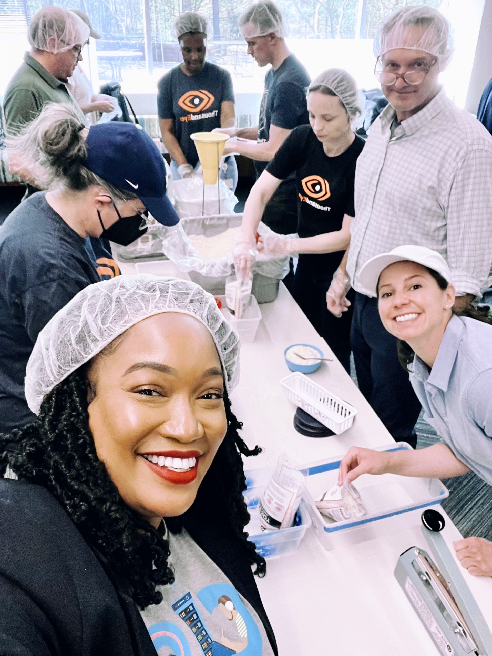 Tiara and other Cisco employees volunteering.