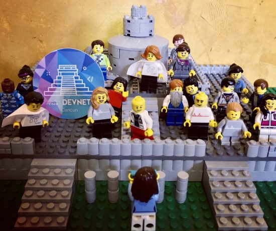 Cisco_Live_LatinAmerica_DevNet_Zone_friends